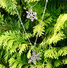 Double Snowflake Rhinestone Pendant and Chain Necklace Jewelry Gift in Silver