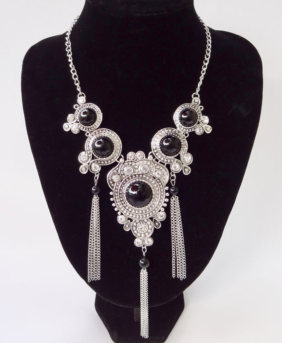 Black Gemstones Fashion Necklace